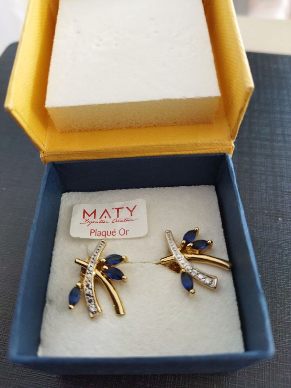 BOUCLES OREILLES PLAQUE OR Bijoux et montres