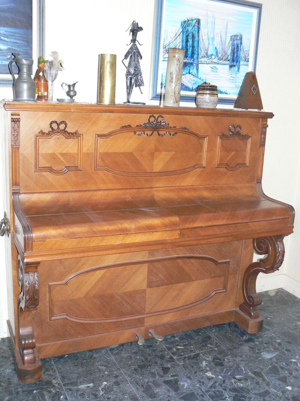 Piano droit de marque Guillot m&eacute;dailles d'or Paris Instruments de musique