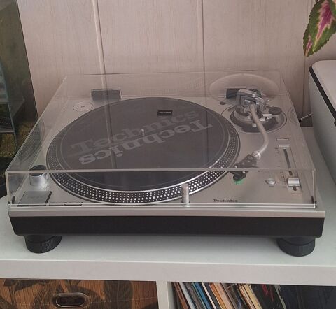 Platine vinyle Technics Argent.
Mod�le SL-1200MK7 Villeurbanne (69)
