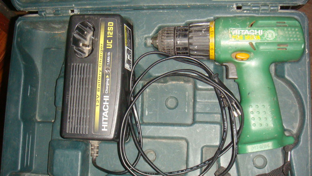 Perceuse visseuse HITACHI Bricolage