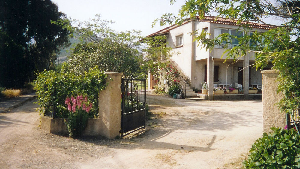   Rez de chaussée de villa  :  
Corse, Calenzana (20214)