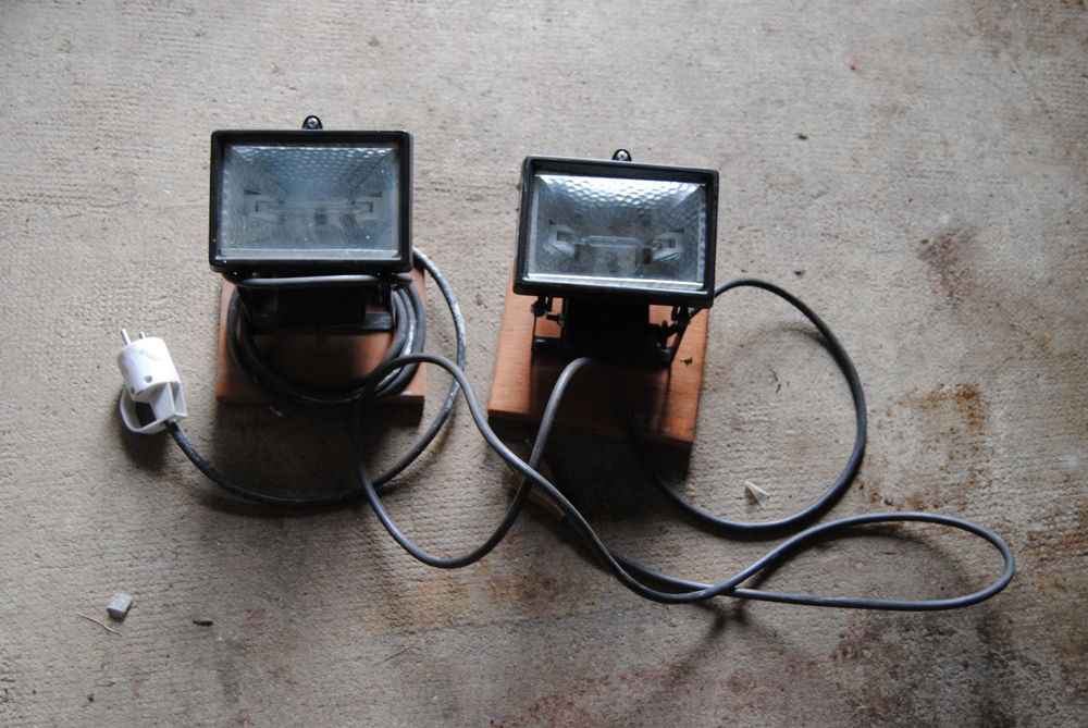 Lot de deux projecteurs ext&eacute;rieurs noirs type halog&egrave;ne R7S 7 Décoration