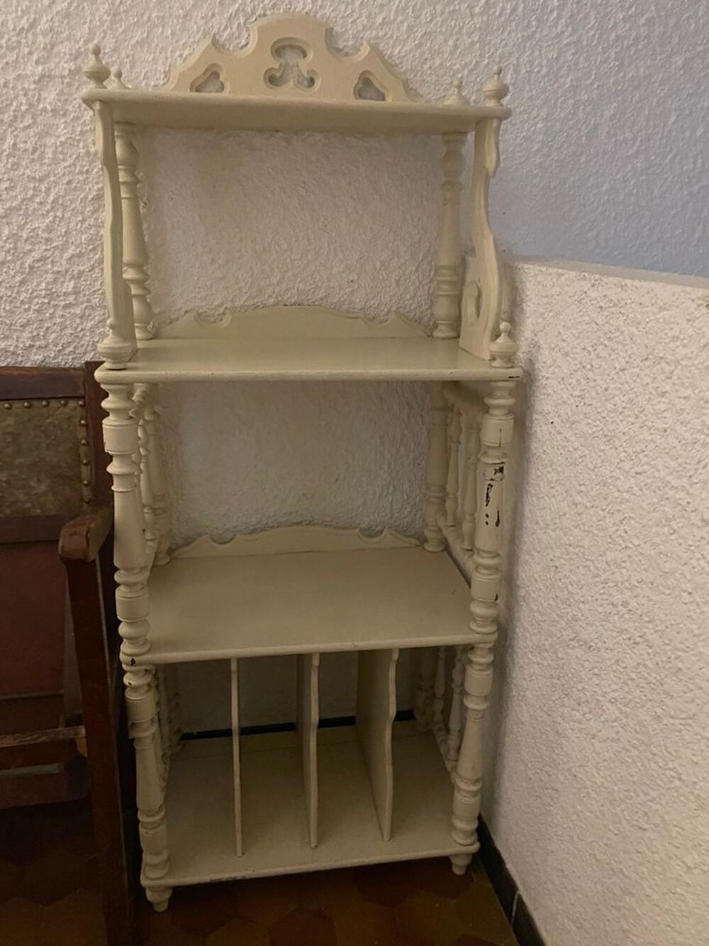 Etag&egrave;re ancienne en bois tourn&eacute; (style Napol&eacute;on III) 