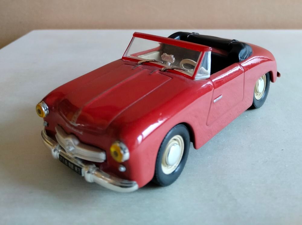 Panhard dyna junior 1/43e. 