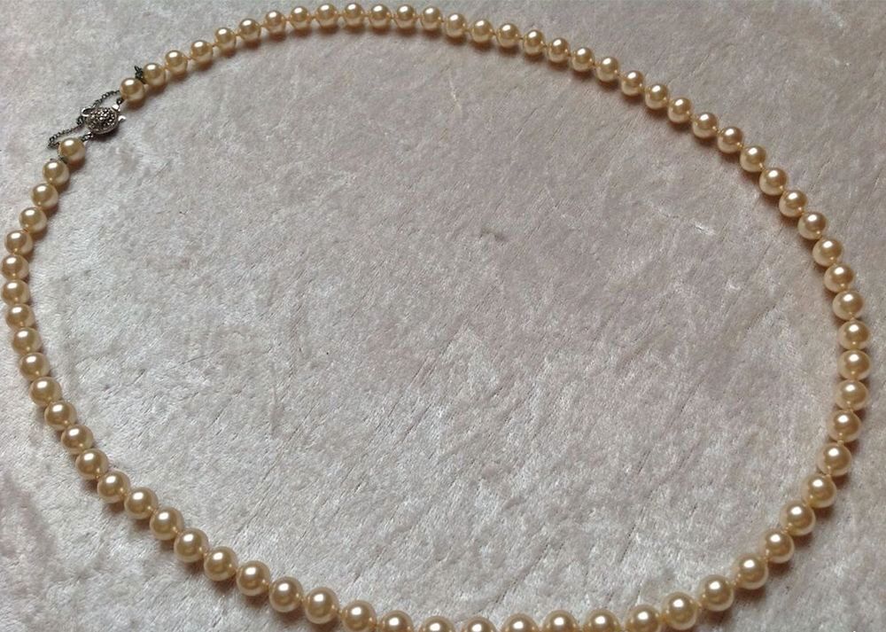 COLLIER SAUTOIR DE PERLES de 66cm Envoi Possible
Bijoux et montres