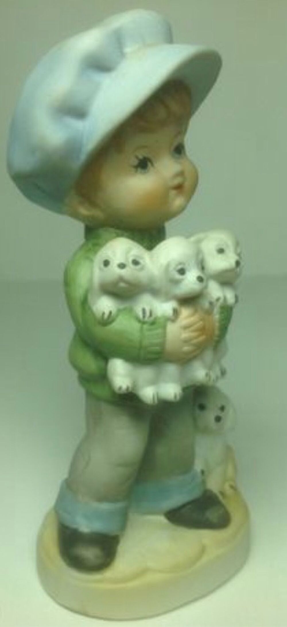 ENFANT &Agrave; LA CASQUETTE AVEC CHIOTS Envoi Possible
Décoration