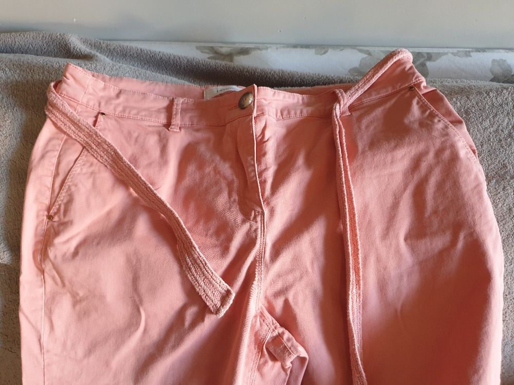 Pantalon vieux rose, peu port&eacute; Vêtements