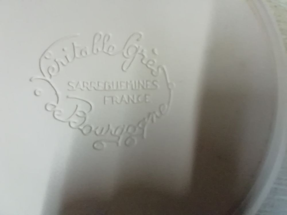 Une assiette plate BP gr&egrave;s vintage 1970 Cuisine