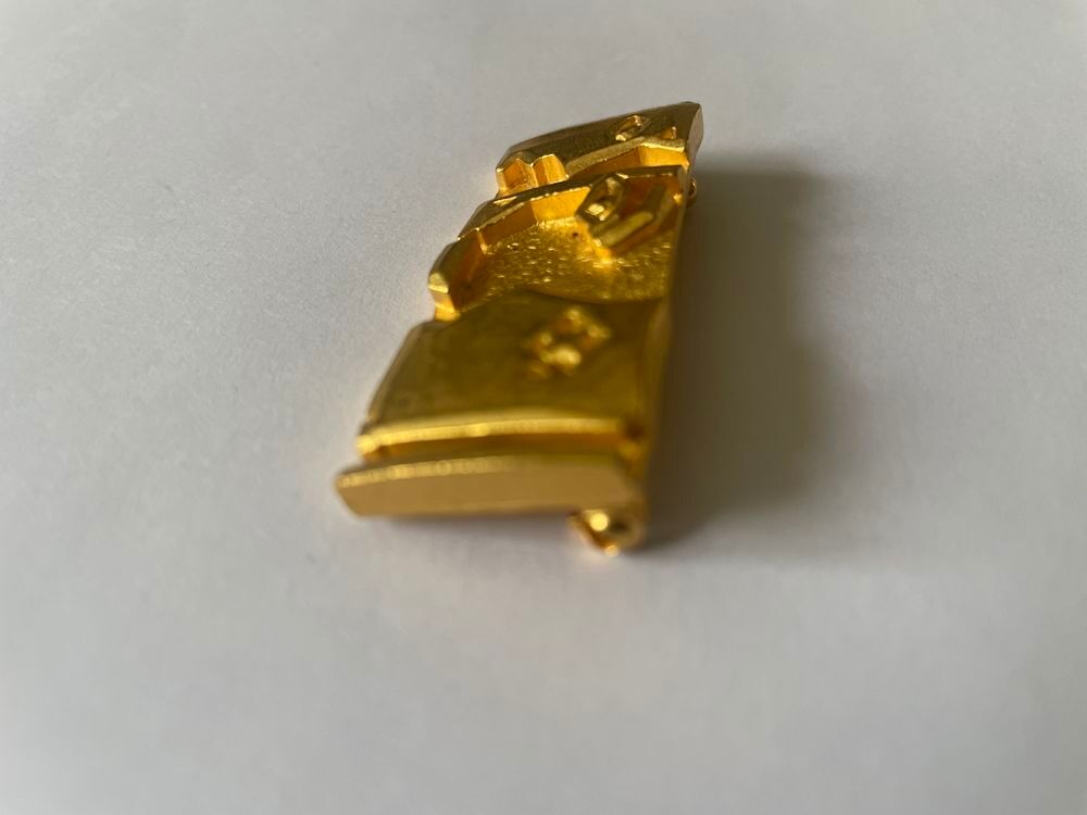 Broche GMF visages, dor&eacute;e, rectangulaire Bijoux et montres