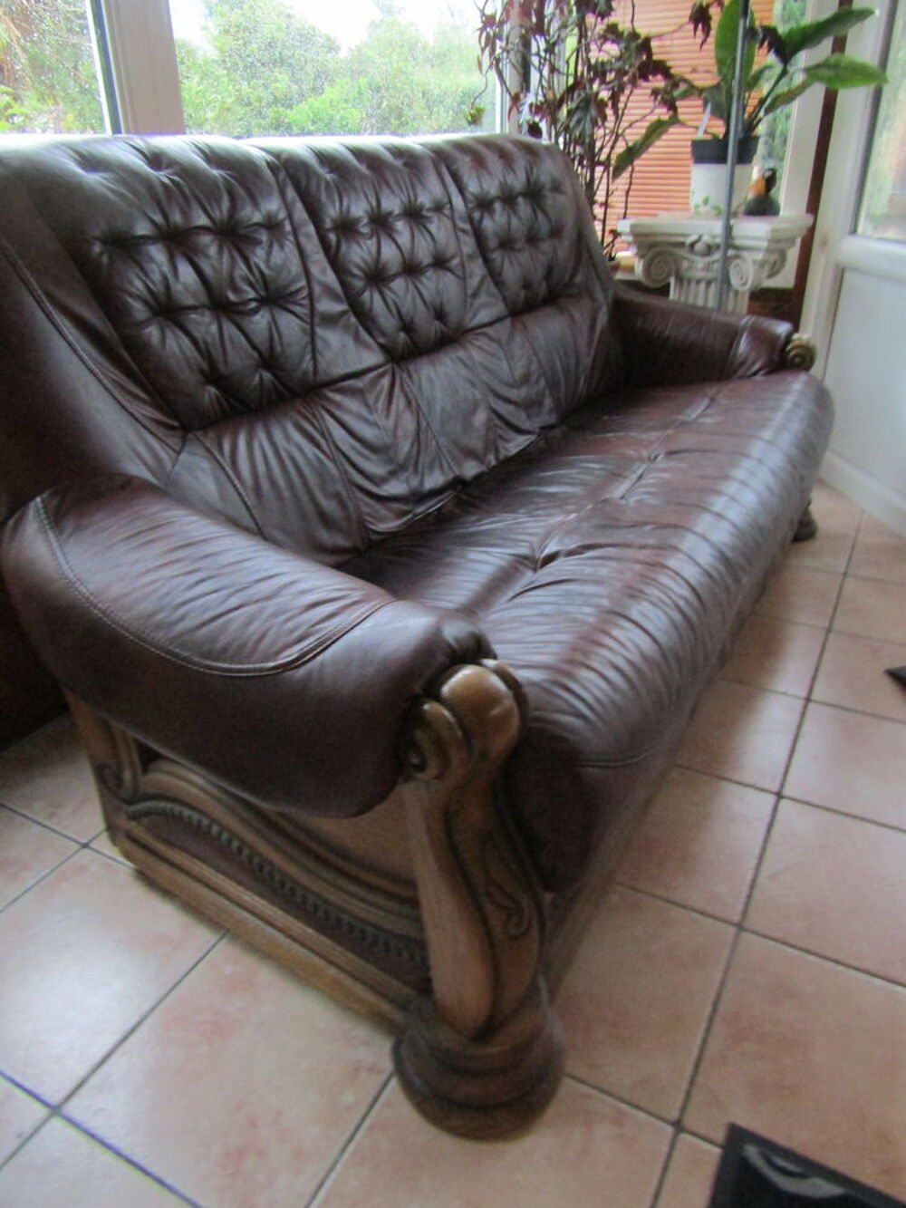 canap&eacute; cuir 3places marron +2 fauteuil cuir vert Meubles