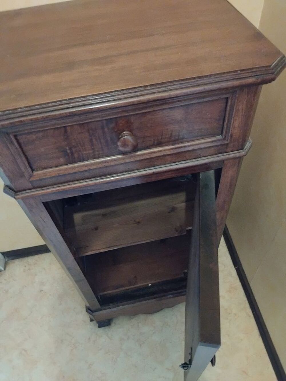 Petite table de nuit Meubles