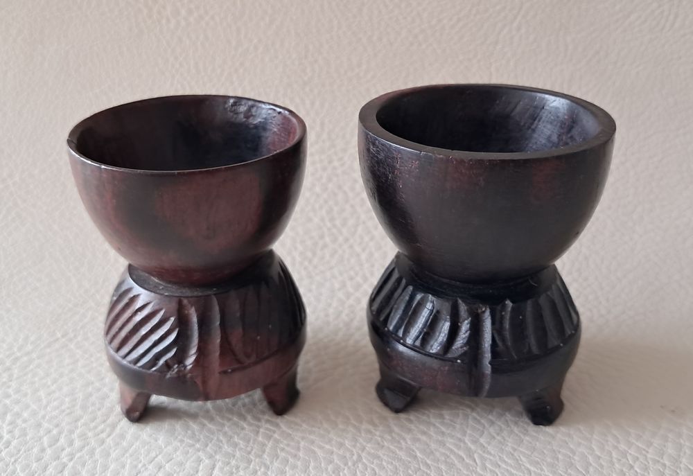 lot de 2 coquetiers en bois sombre sculpt&eacute; style africain Décoration
