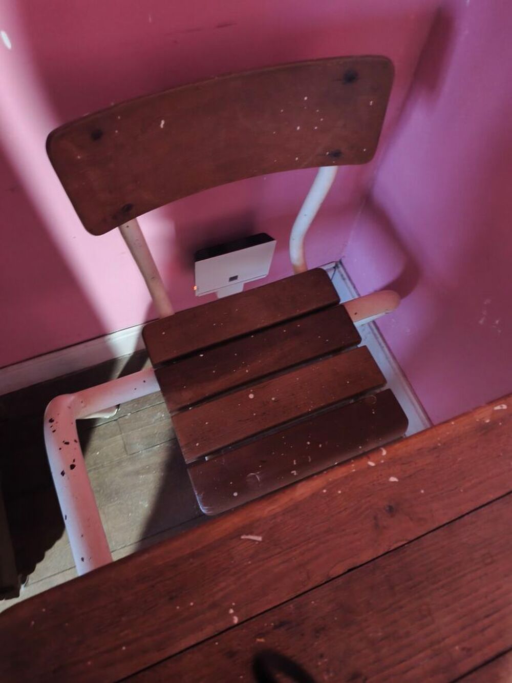 40€ bureau enfant j'en ai deux pareilles Meubles