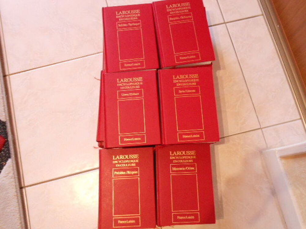 lot de 22 larousse encyclopedique ann&eacute;e 1980 Décoration