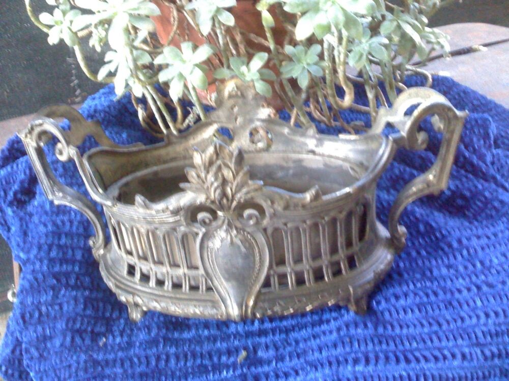 Ancienne jardini&egrave;re en laiton 