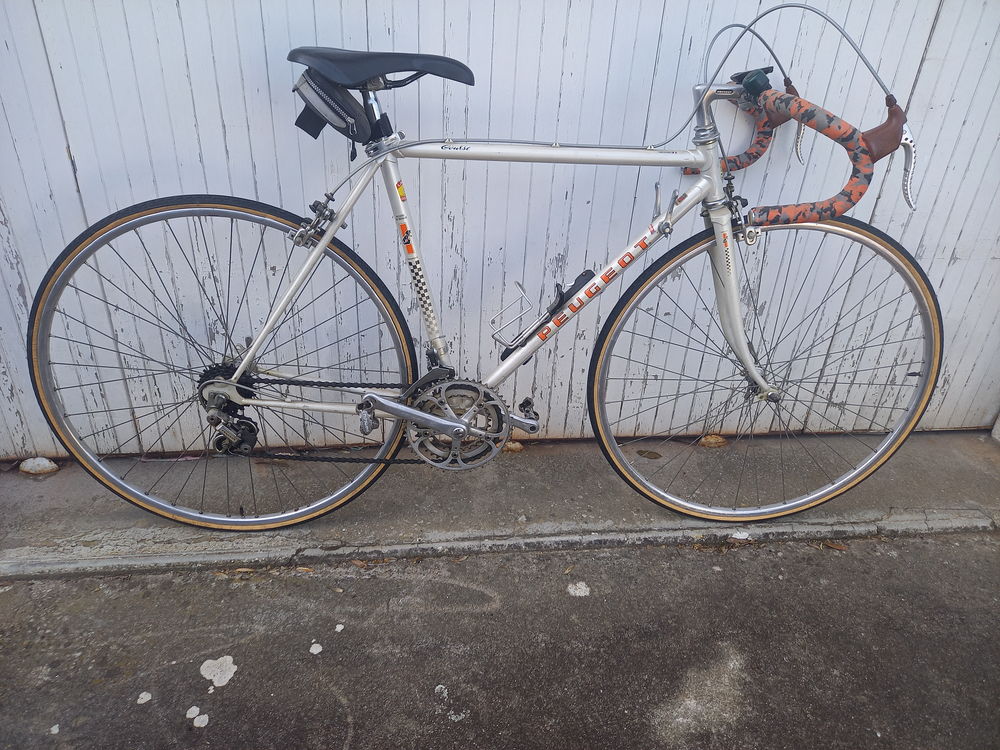 ANCIEN VELO ROUTE PEUGEOT Vélos