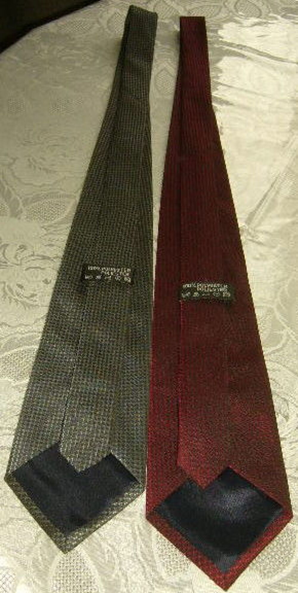 2 cravates 100% polyester CetA Vtements