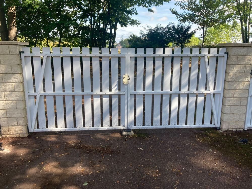 PORTAIL BATTANT EN PVC BLANC (3,46m ) + PORTILLON EN PVC Jardin
