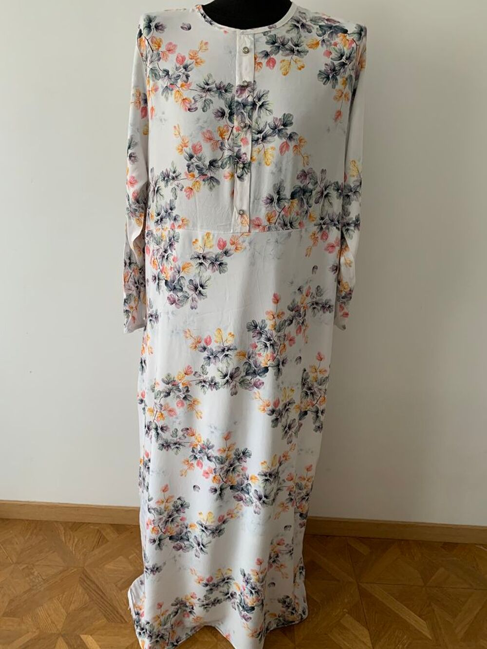 Robe de jour avec doublure Taille 42/44 Vêtements