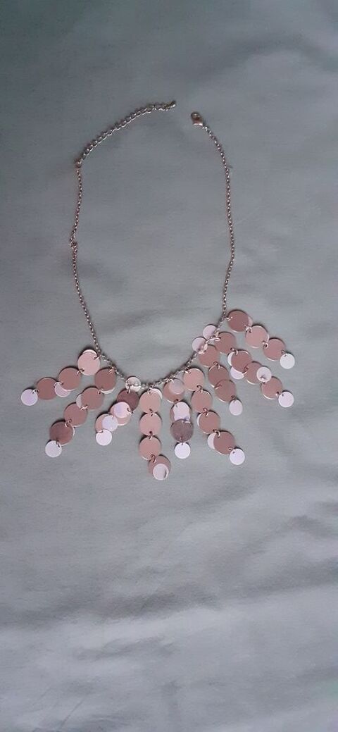 Collier fantaisie à pampilles argentées 6 Grisolles (82)