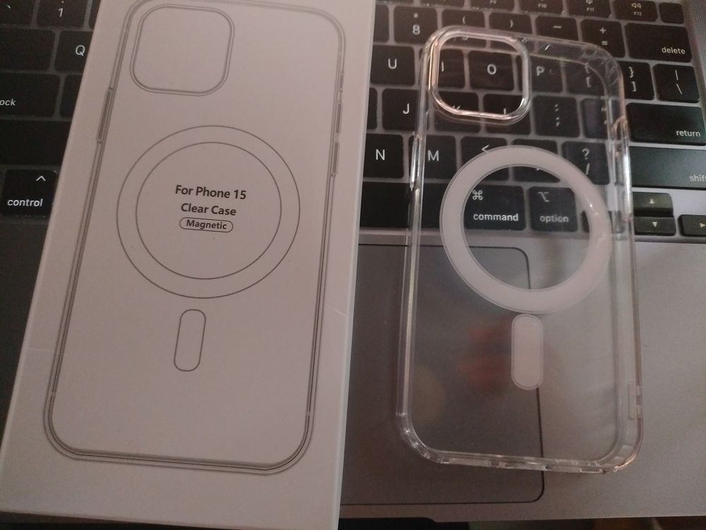 Coque MagSafe pour iPhone 15 (Neuve) Téléphones et tablettes