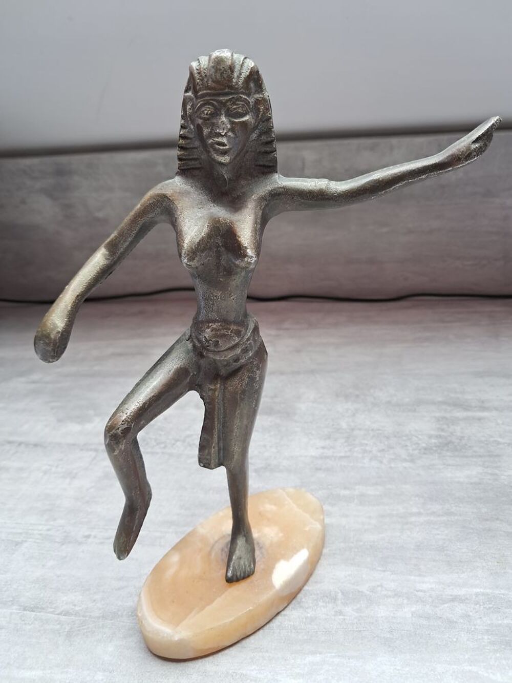 Jolie figurine Cl&eacute;opatre en bronze 