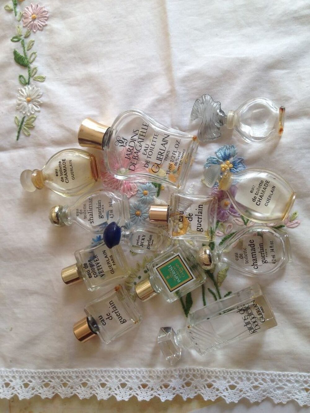 Miniatures de parfum vides 