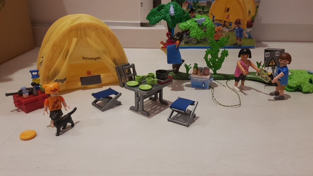 Playmobil ch&acirc;teau m&eacute;di&eacute;val et petites boites Jeux / jouets