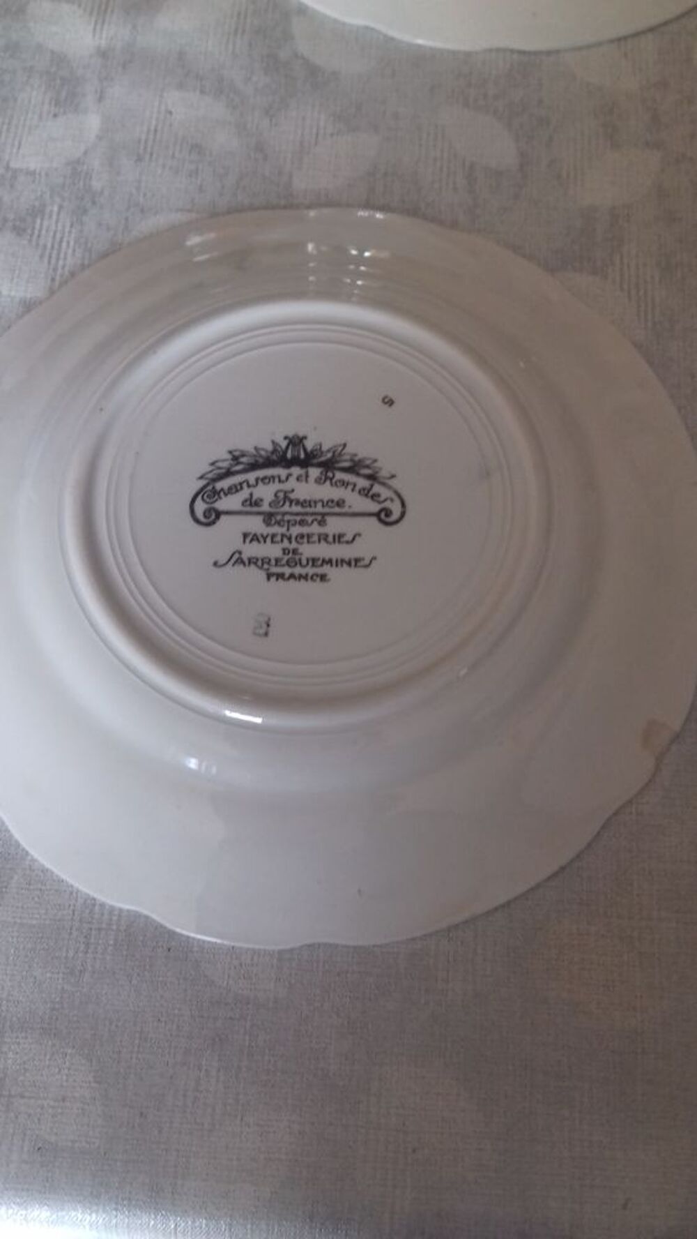 Lot de 2 assiettes Sarreguemines 
