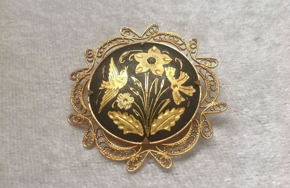 BROCHE DAMASC&Egrave;NE de TOL&Egrave;DE OISEAUX FLEURS Envoi Possible
Bijoux et montres