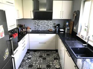  Maison  vendre 8 pices 210 m