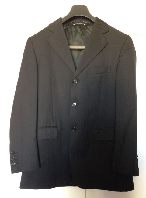 Costume homme. taille 48. noir 20 Paris 17 (75)