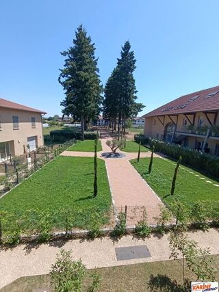  Appartement à louer 4 pièces 90 m²