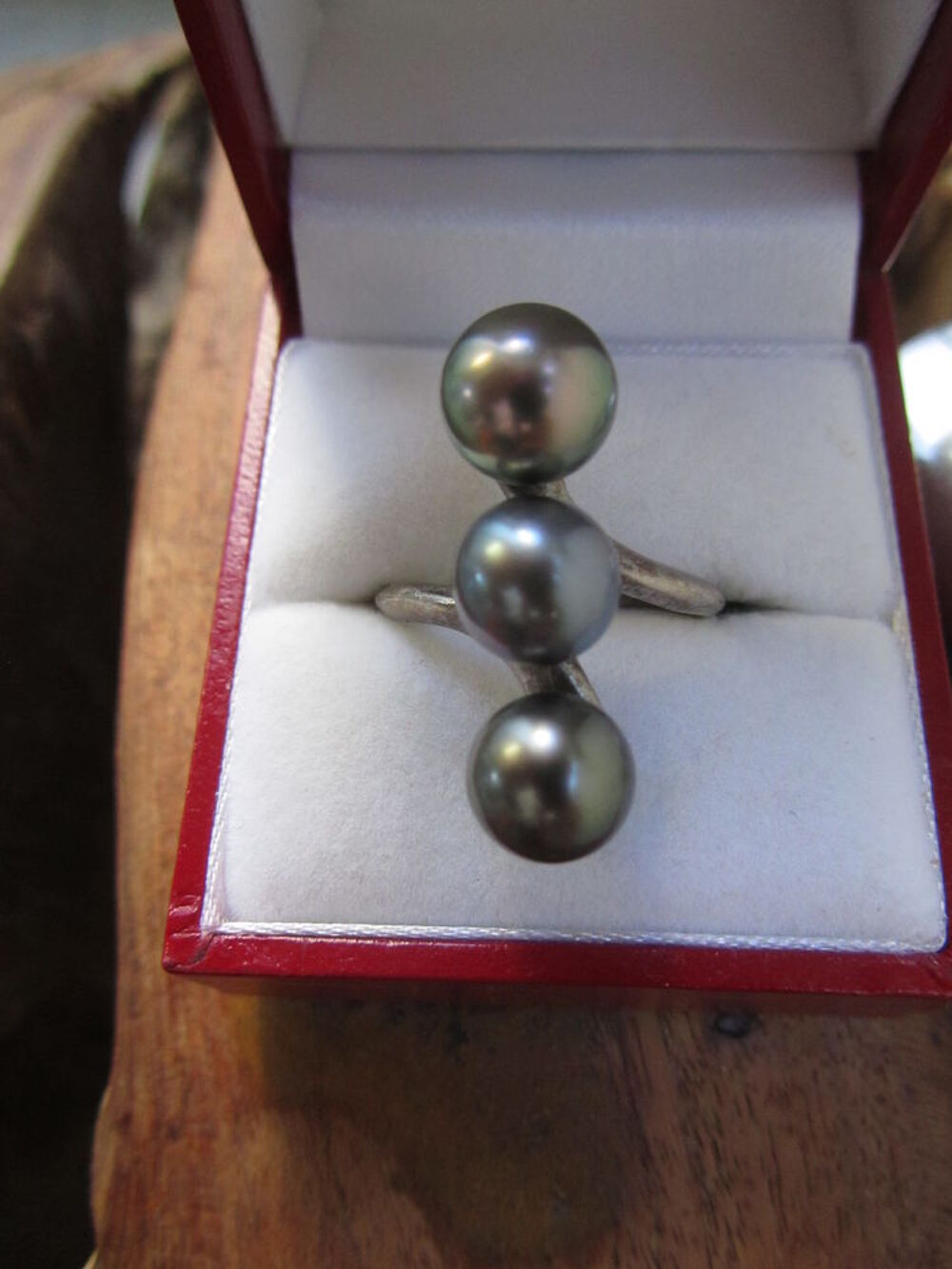 bague argent rhodi&eacute; 3 v&eacute;ritables
perles de Tahiti Bijoux et montres