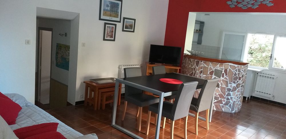   Bas de villa/jardin selon 350 à 540 € avec 1 à  3 chambres Provence-Alpes-Côte d'Azur, Six-Fours-les-Plages (83140)