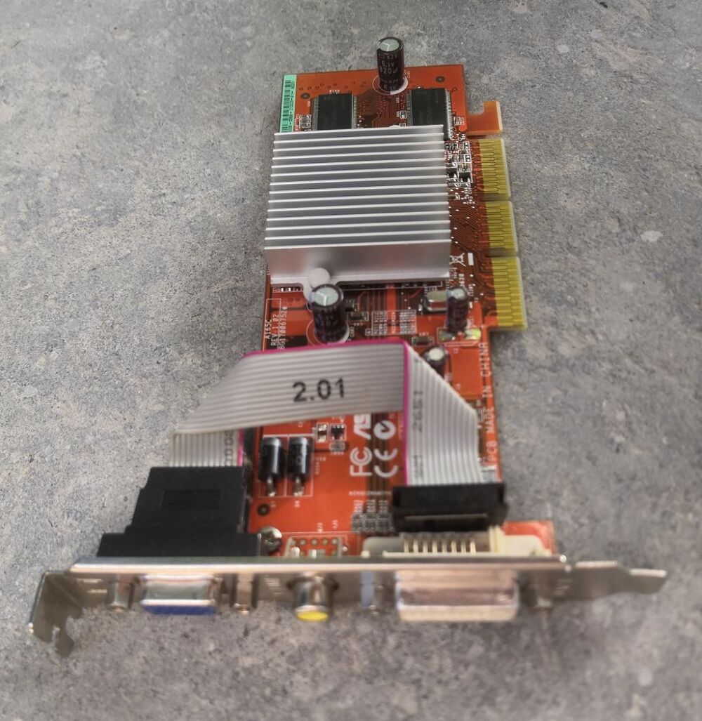 Carte graphique ASUS Radeon 9250 AGP 8x Matériel informatique