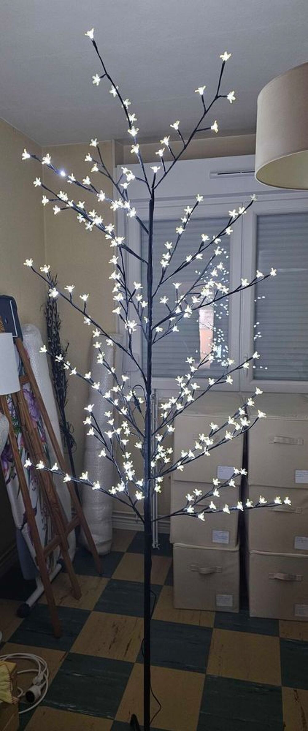 Lampe d&eacute;coration avec lumi&egrave;res r&eacute;glable. Longueur 1,50 m. Décoration