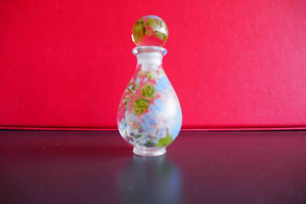 Vase en verre d&eacute;cor&eacute; myosotis 