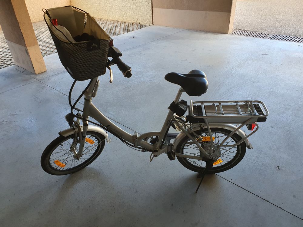 Velo pliant &eacute;lectrique bon &eacute;tat Vélos