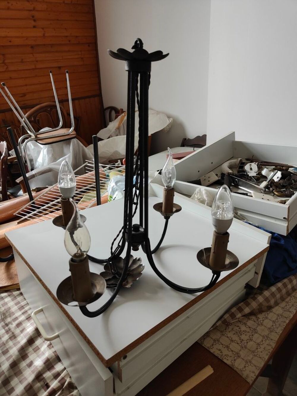 Lustre en fer forg&eacute; Décoration
