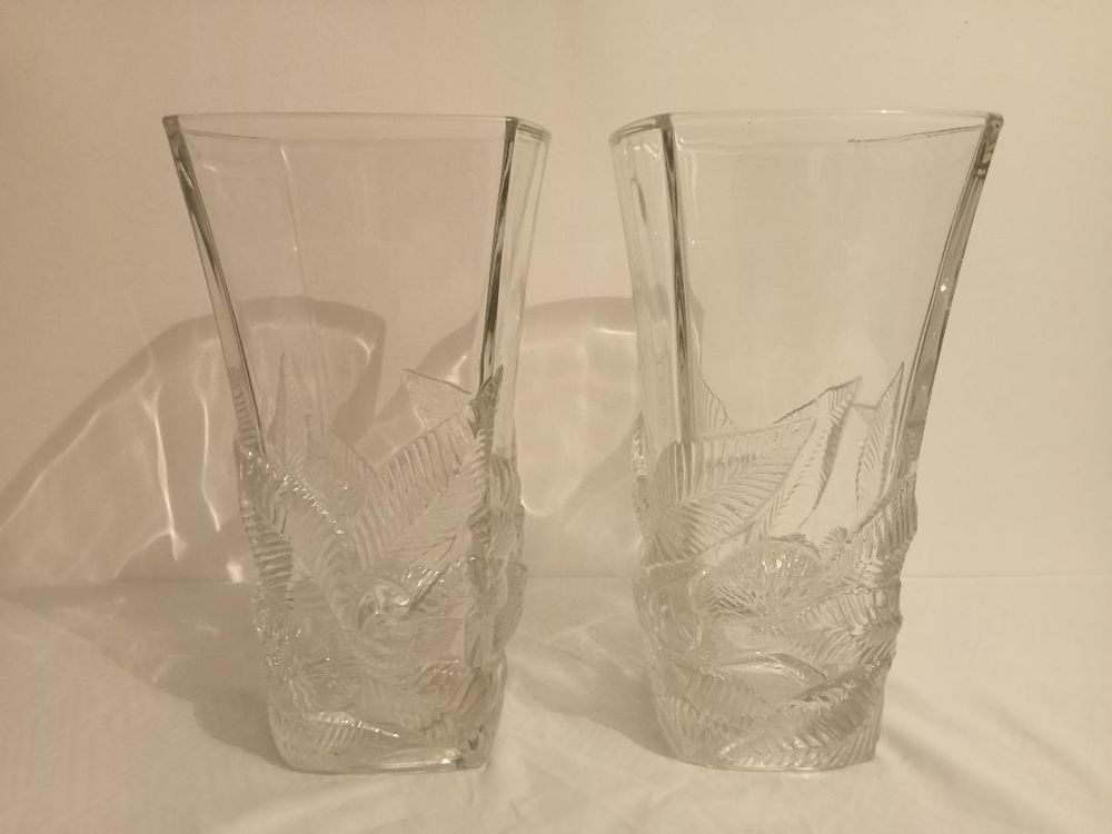 Vases en verre (2) avec motif floral en relief Décoration