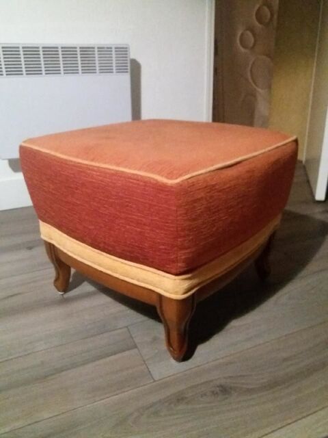 2 repose-pieds ou poufs de style 110 La Ferté (39)