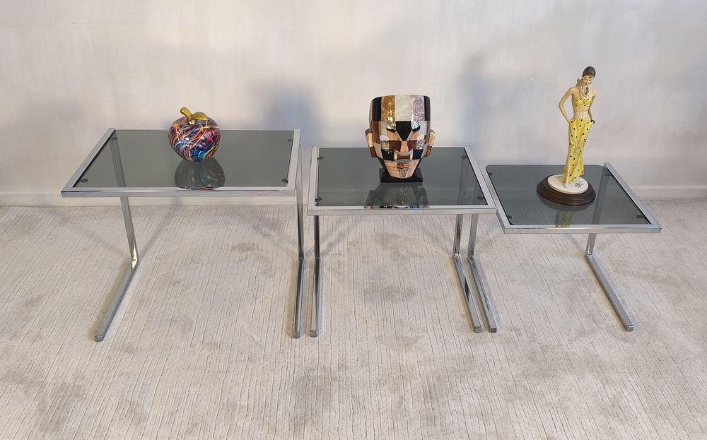 Suite de 3 tables gigognes vintage chrome et verre fum&eacute; Meubles