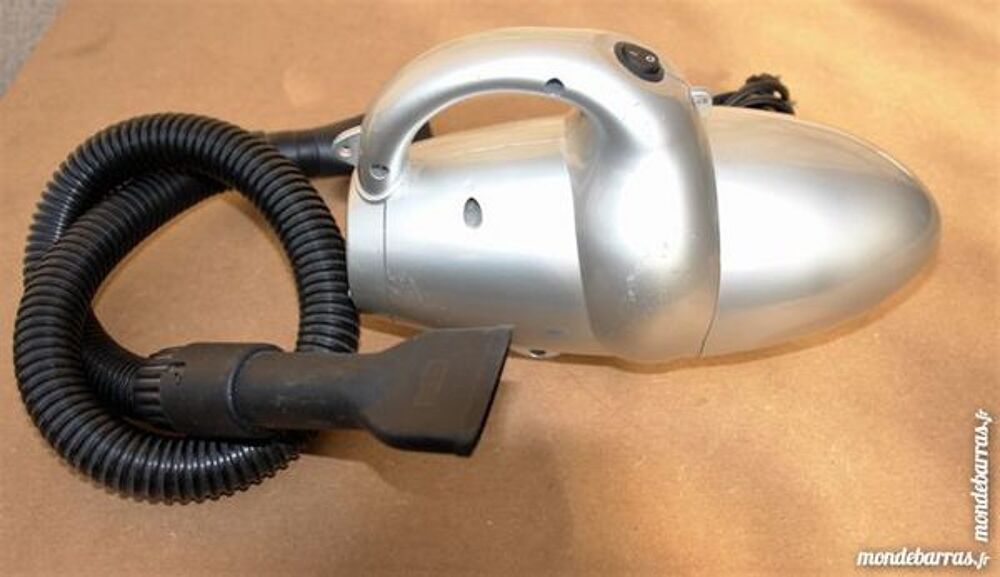 aspirateur &agrave; main
nombreux accessoires Electroménager