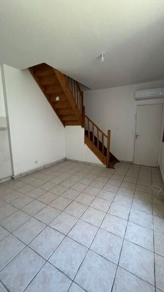  Appartement à louer 3 pièces 42 m²