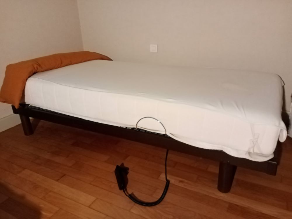 Lit / Sommier &agrave; commande &eacute;lectrique Meubles