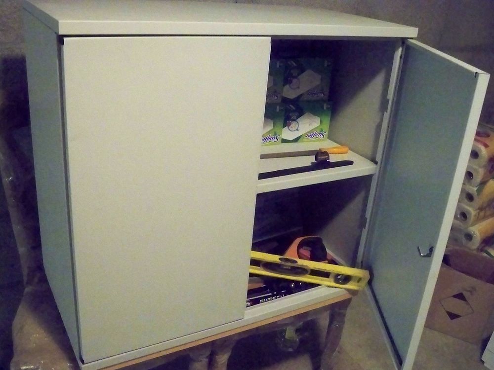 Armoire m&eacute;tallique avec cl&eacute; Meubles