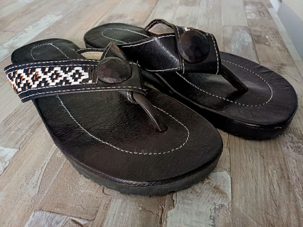 SANDALE ou CLAQUETTE AFRICAINE Chaussures
