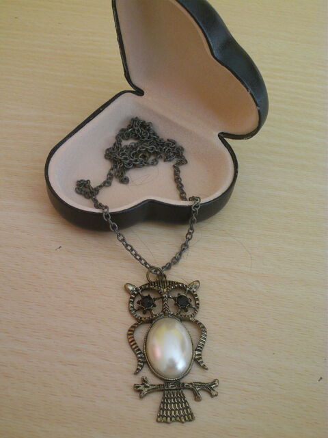  Pendentif grand hibou avec pierres N� 925 5 Beaune (21)