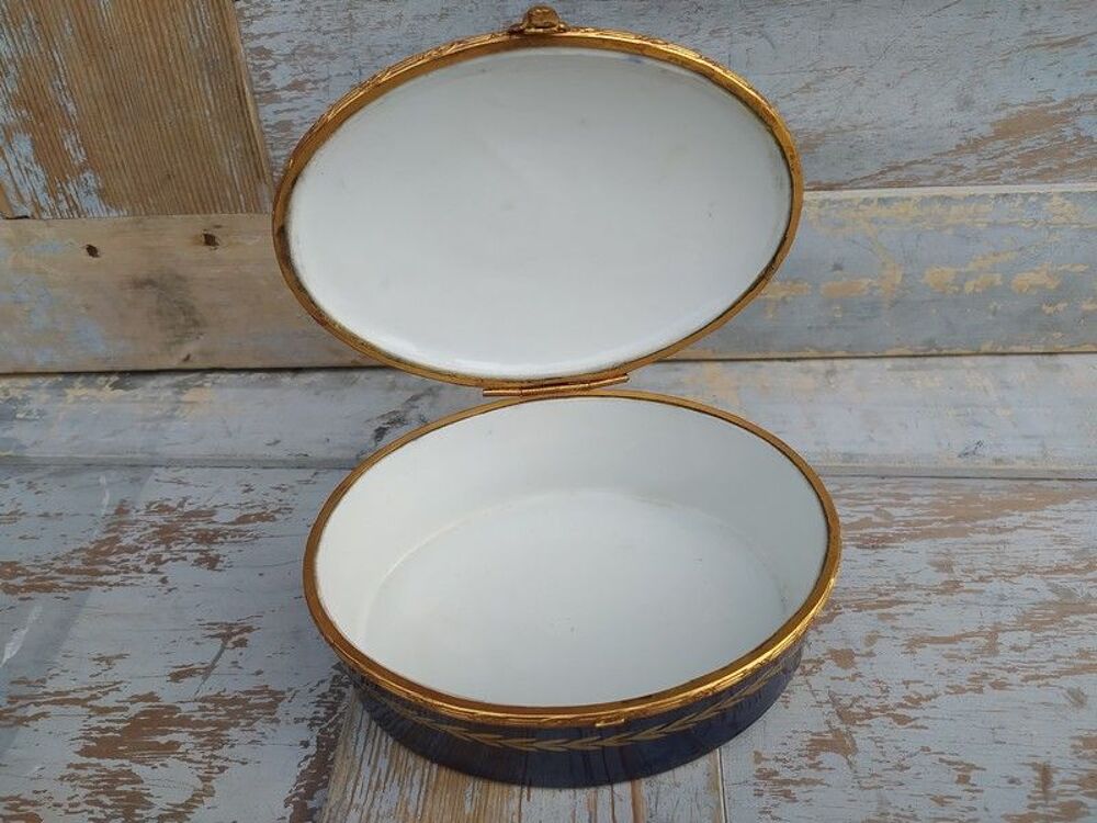 Boite &agrave; Bijoux Porcelaine de Limoges Bleu Cobalt et Bronze Décoration